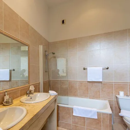 Chateau Des Ducs De Joyeuse, Bw Signature Collection 酒店 4*