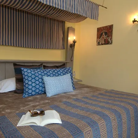 Hotel Chateau Des Ducs De Joueuse, Bw Signature Collection 4*